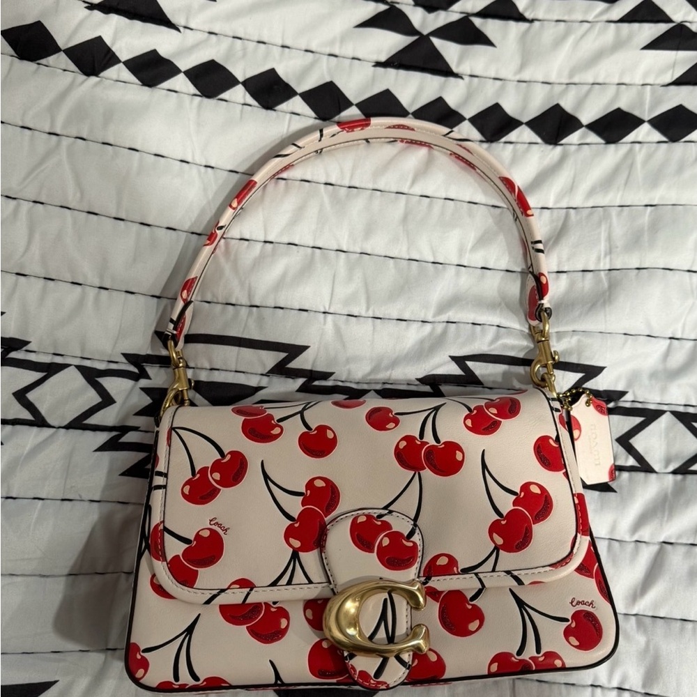 Coach soft tabby in cherry print